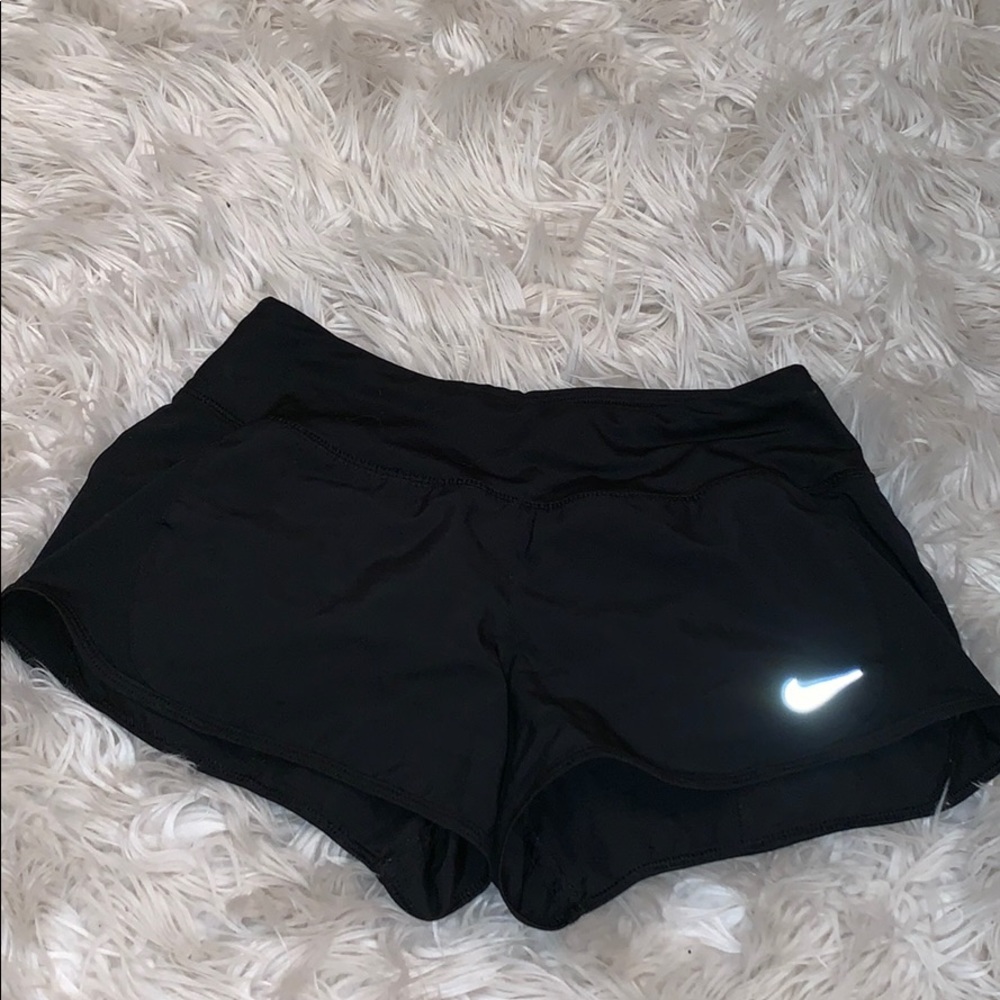 BLACK NIKE SHORTS